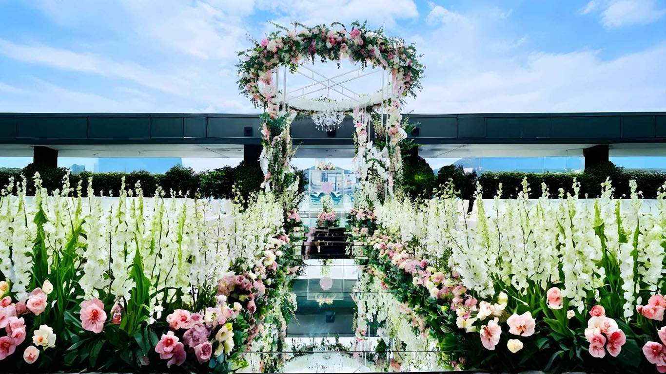 Breathtaking Outdoor Wedding Ceremony at The Peninsula Hotel by VAVA
