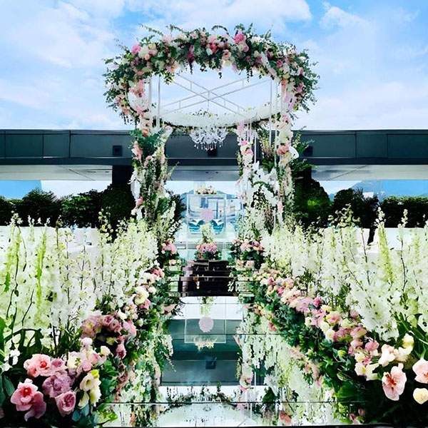 Breathtaking Outdoor Wedding Ceremony at The Peninsula Hotel by VAVA