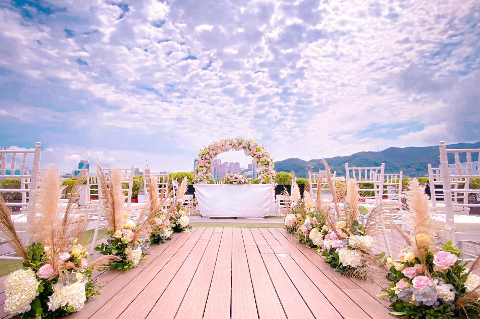 Elegant Outdoor Wedding Ceremonies