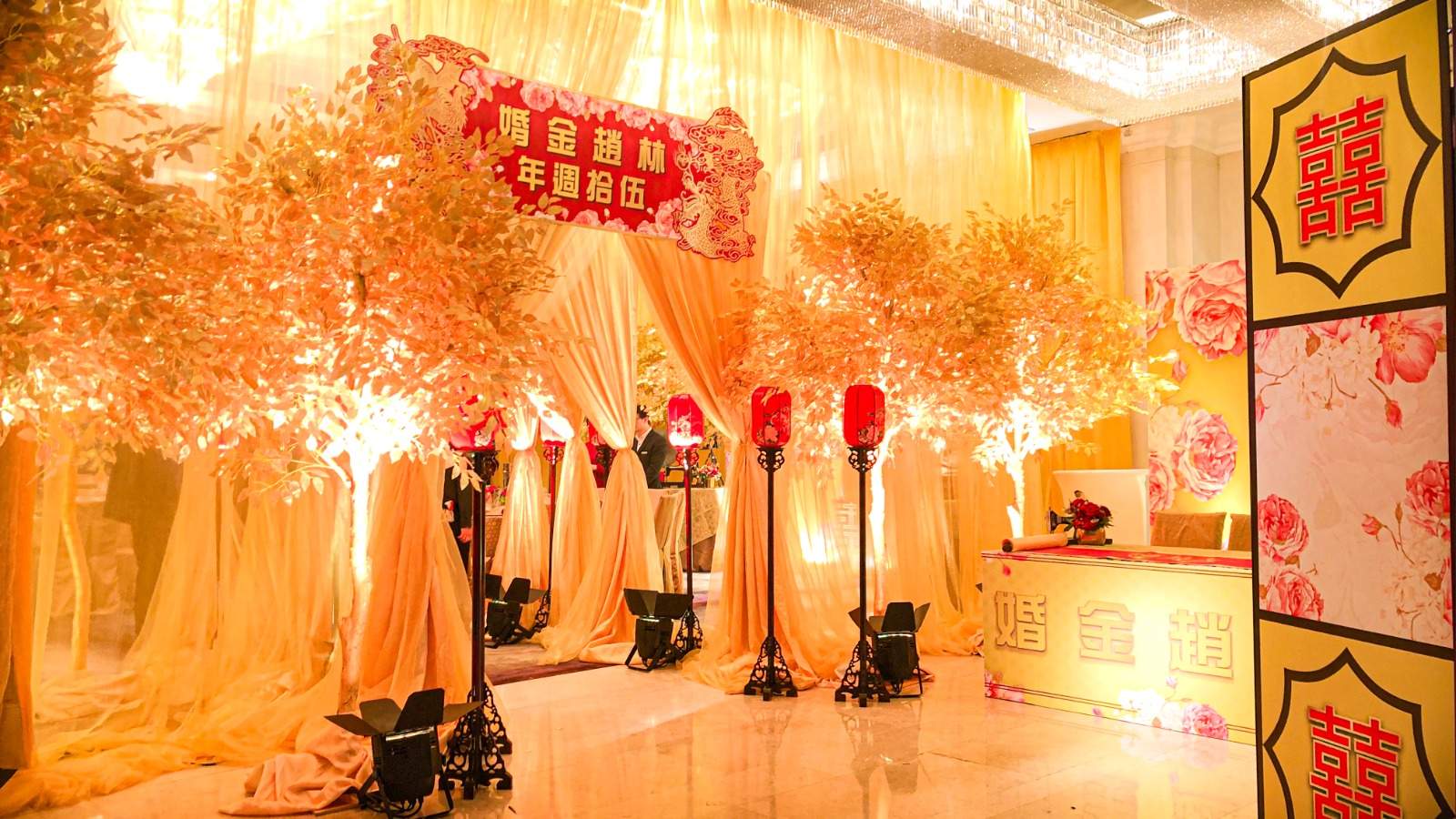 Tailor-Made Wedding Decoration at The Mira Hotel for 50th Anniversary by VAVA
